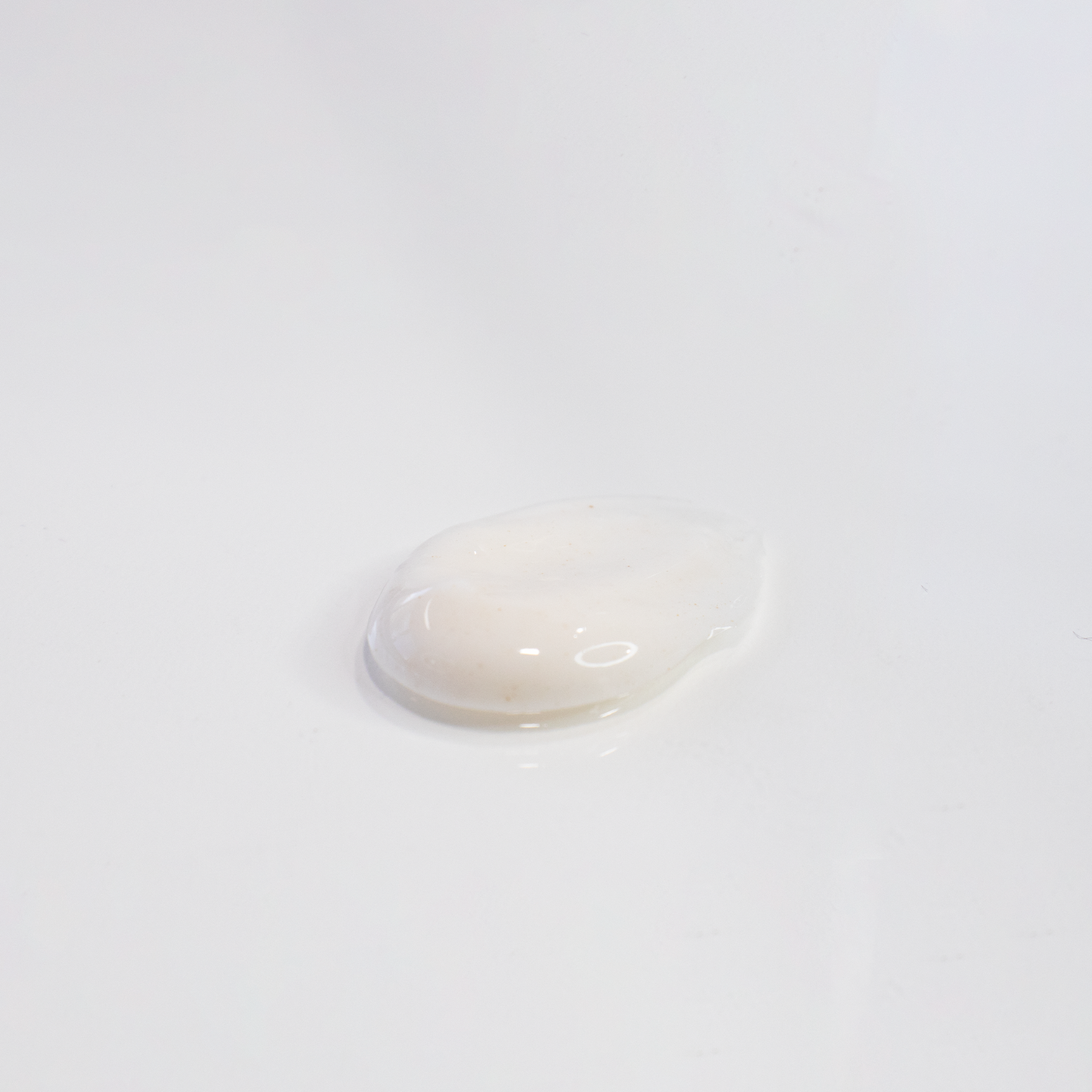 Tezzalli, Protector solar, bloqueador solar, FPS50, textura, bloqueador en crema, Productos veganos para el cuidado de la piel en tiendas de México