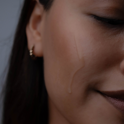 Tezzalli, Suero, modelo, textura, piel morena, piel mexicana, arete